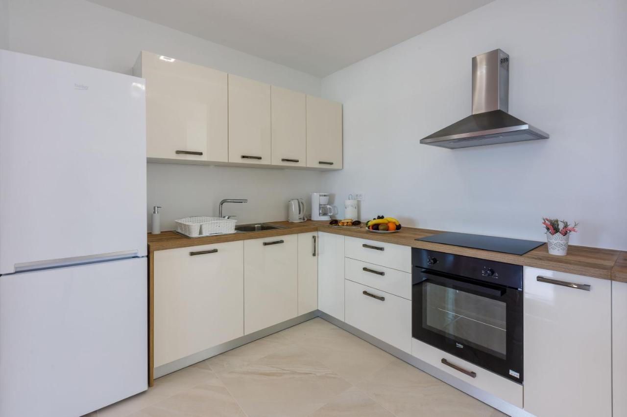 Apartments Cvetkovic Цриквеница Экстерьер фото