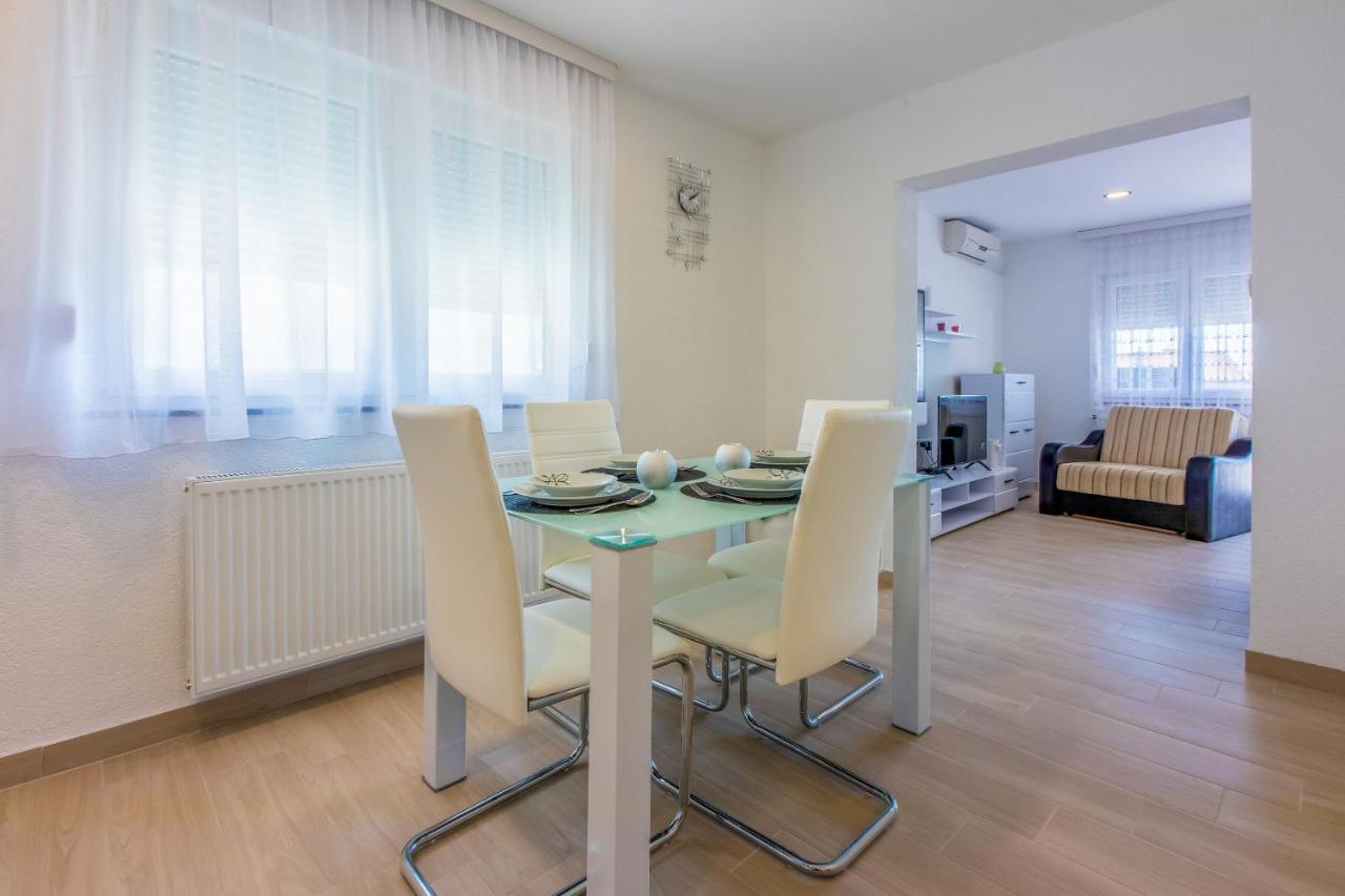 Apartments Cvetkovic Цриквеница Экстерьер фото