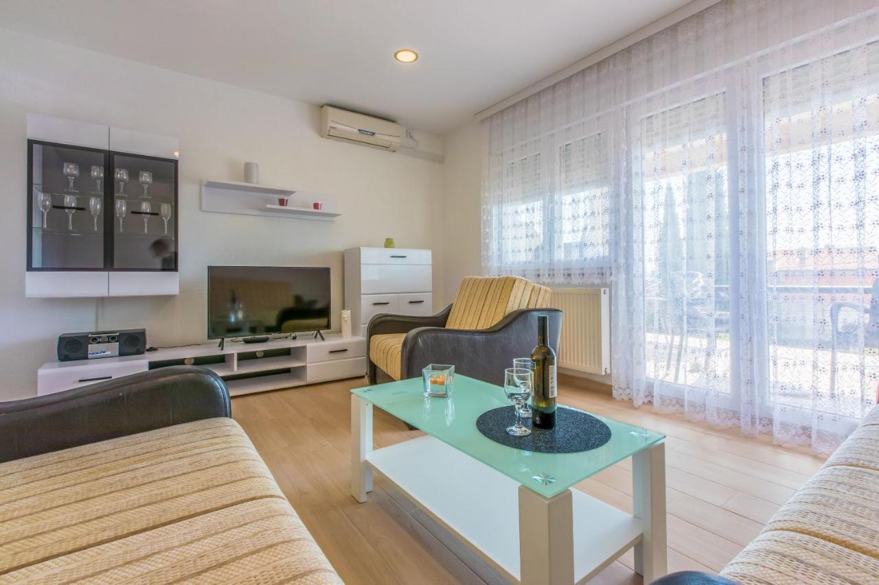 Apartments Cvetkovic Цриквеница Экстерьер фото
